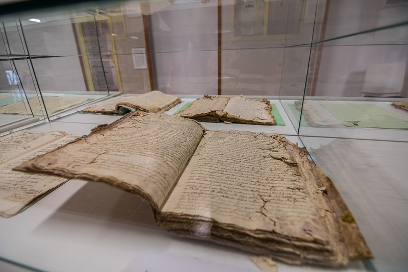 old books, file, no people, table, wood - material, built structure, home interior, culture, used books, old, glass - material, transparent, paper, vintage