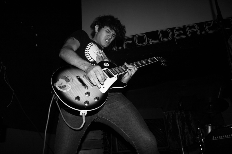 concert, tap, nib, guitarist, instrument, music, playing, rock  n roll, string instrument, ropes, diapason, one person, three quarter length, men, guitar