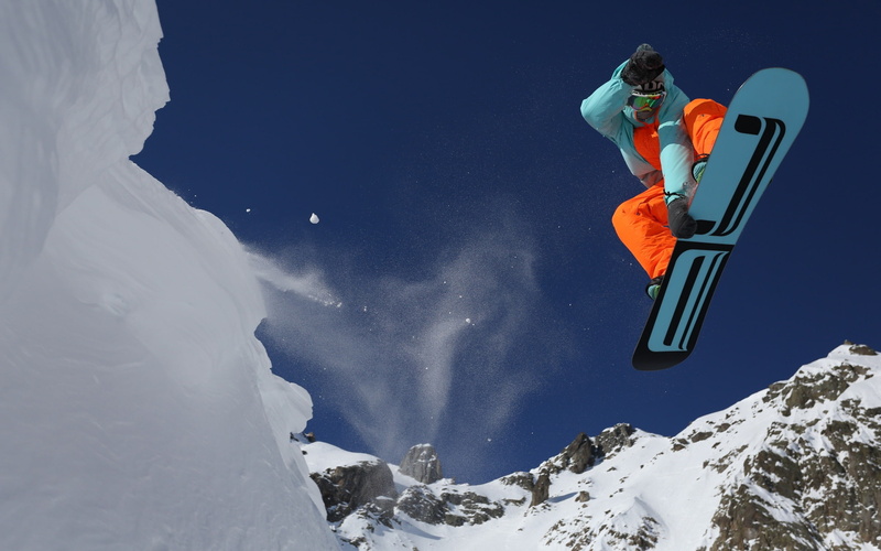 mid-air, leisure activity, 2K, vacations, extreme sports, skill, snow, one person, outdoors, teal, sports, mountain range, cold temperature, extreme, beauty in nature