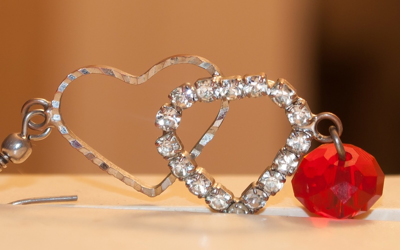 crystal, accessories, necklace, decoration, close-up, luxury, indoors, shiny, heart, single object, earring, colored, bright, elegance, colored background