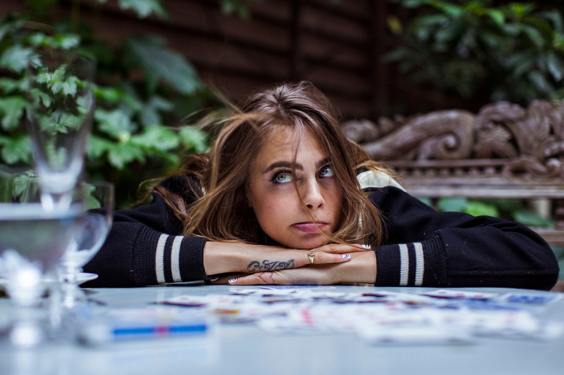 celebrity, actress, women, 1080P, blonde, Cara Delevingne, boredom