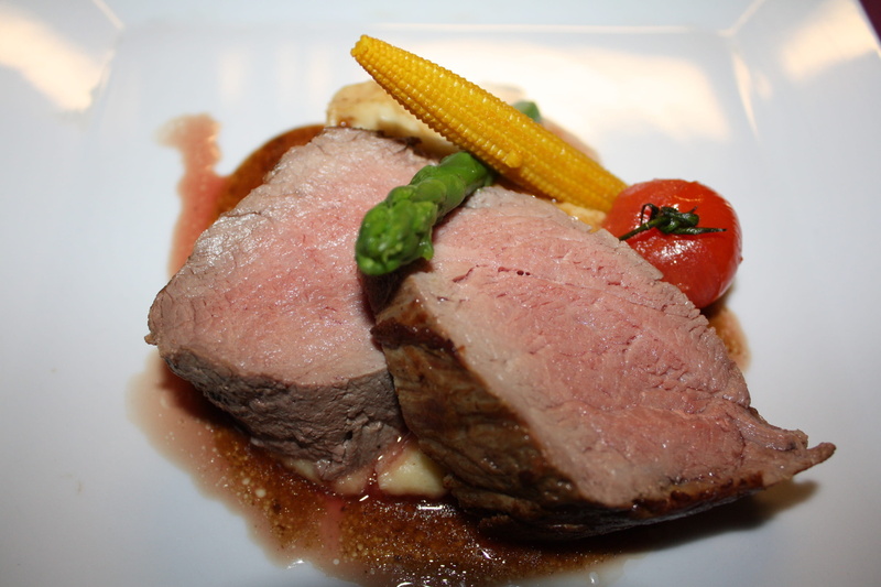 snack, beef, garnish, freshness, veal fillet, gastronomy, ready-to-eat, crockery, meat, wellbeing, serving size, steak, healthy eating, vegetable, meal