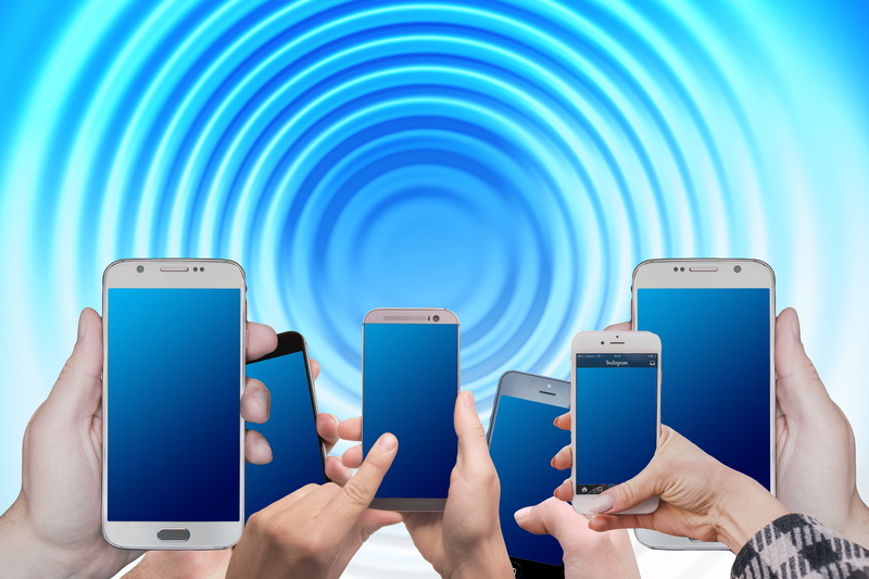 signal strength, telephone, smartphone, hand, wireless technology, social media, person, globe, portable information device, adult, digitization, people