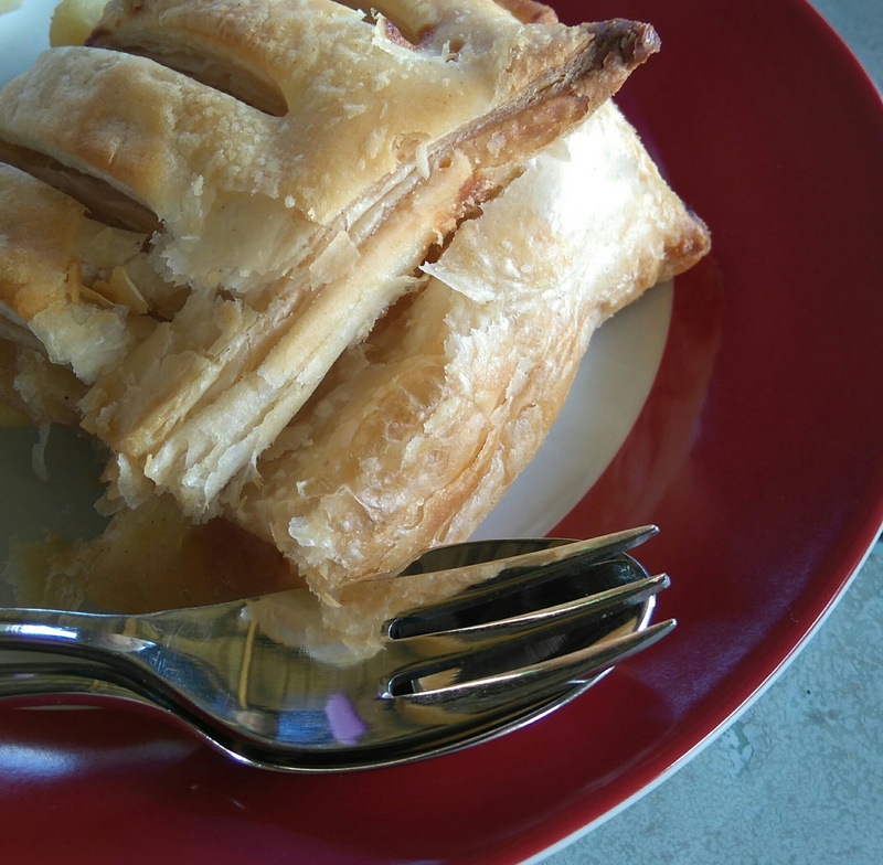 cake, eating utensil, french food, indulgence, kitchen utensil, close-up, food, ready-to-eat, freshness, healthy eating, table, plate, still life, strudel