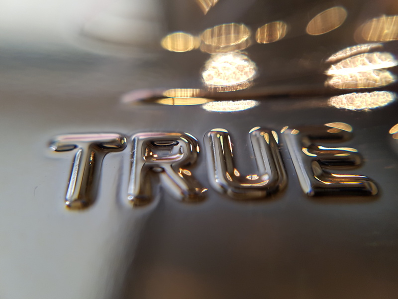 close-up, language, music, shiny, reflection, focus, indoors, still life, in a row, detail, no people, table, focus on foreground, true, english, selective focus