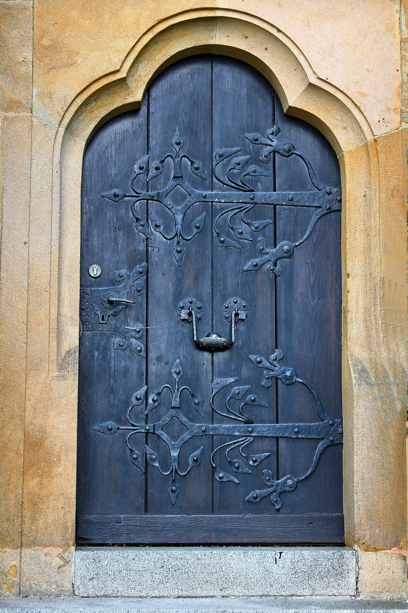 bas relief, goal, built structure, 2K, iron, wood - material, metal, protection, craft, outdoors, black, art and craft, building, old, no people, arch
