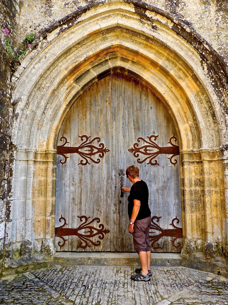 front door, place of worship, real people, doorway, 4K, standing, leisure activity, side view, wood, security, hinges, young women, knock, building, entrance