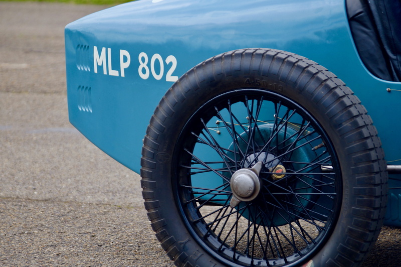 road, close-up, tarmac, alloy wheel, tail, vintage, hubcap, classic, spoke, 4K, communication, off, western script, tire, transportation, wheel, knock off