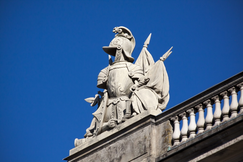 day, architecture, representation, 4K, knight helmet, flag, ornate, sculpture, blue, low angle view, outdoors, the past, harnisch, protection, clear sky