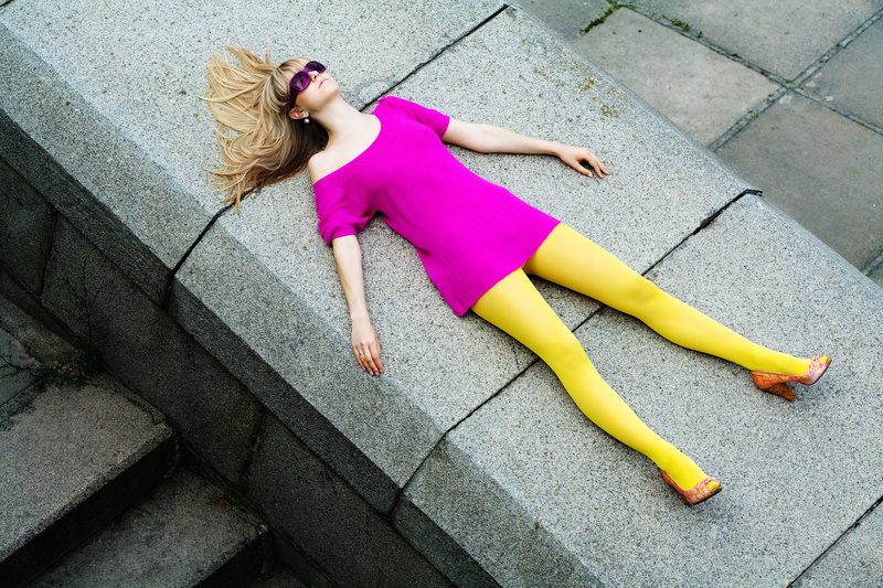 high angle view, yellow, scoop, neck, beautiful woman, day, pink, outdoors, one person, lifestyles, s, casual clothing, leisure activity, hairstyle, real people