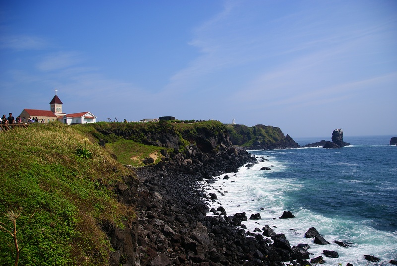sky, whether or not, rock - object, beach, horizon over water, sea, building exterior, outdoors, beauty in nature, blue, nature, k, no people, built structure