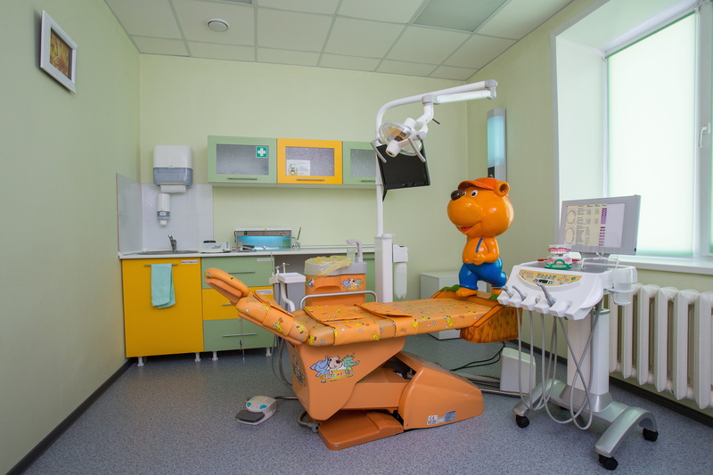 business, clinic, furniture, dentistry, 5K, healthcare and medicine, no people, table, home interior, indoors, electric lamp, building, illuminated, domestic room