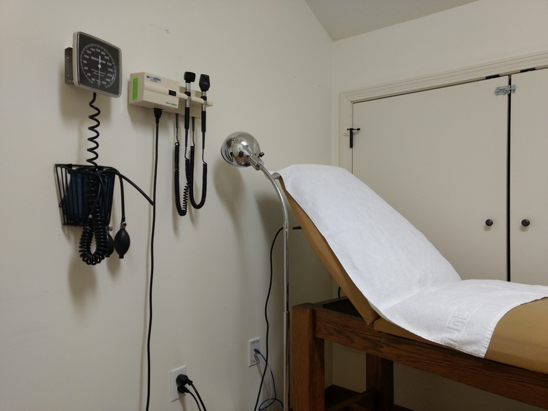 doctors office, furniture, equipo médico, wall - building feature, absence, mecical facility, connection, facilidad médica, health management, family doctor