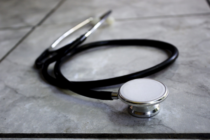 day, high angle view, circle, steel, drugs, office, pain, medical instrument, no people, silver colored, kit, professional, selective focus, still life