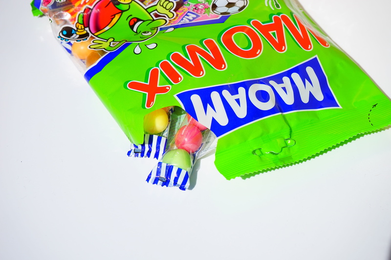maomix, color, dental caries, no people, sugar, unhealthy, capital letter, chewing gum, nibble, packed, fun, temptation, white background, studio shot
