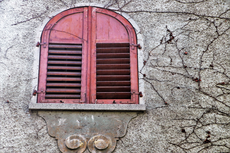 weathered, old plaster, appearance, model, deterioration, gray, at the court of, textura, red, cracks, wall - building feature, old building, family, close-up