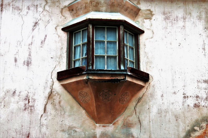 cracks, no people, symmetry, ornament, appearance, old plaster, the style of the country, wall - building feature, 5K, handcrafted, house, lighting equipment