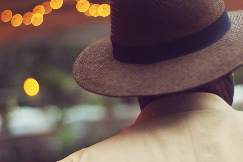 one person, fashion, light reflections, store, brown, hat, fashionable, human body part, accessory, close-up, 1080P, model, outdoors, lights, nature, straw
