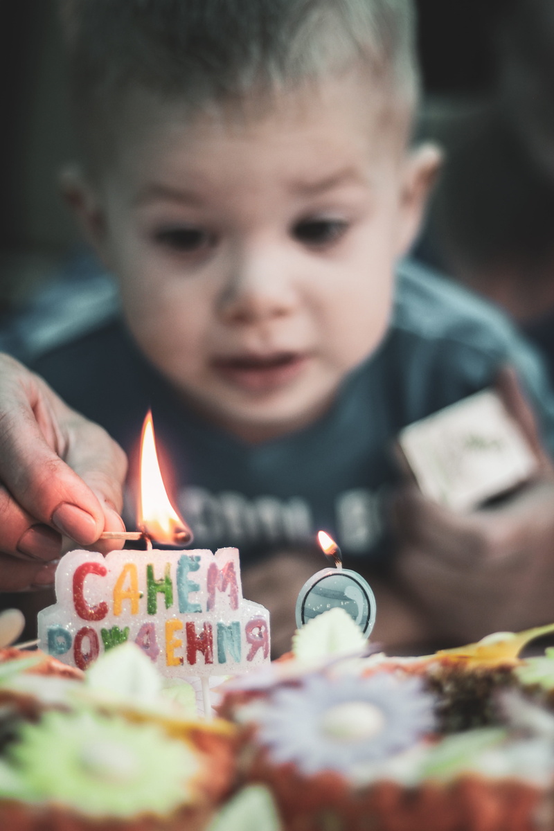 boy, dessert, human, 5K, sweet, meal, birthday party, sweets, cream, food and drink, sweet food, real people, birthday candles, creme, temptation, fire