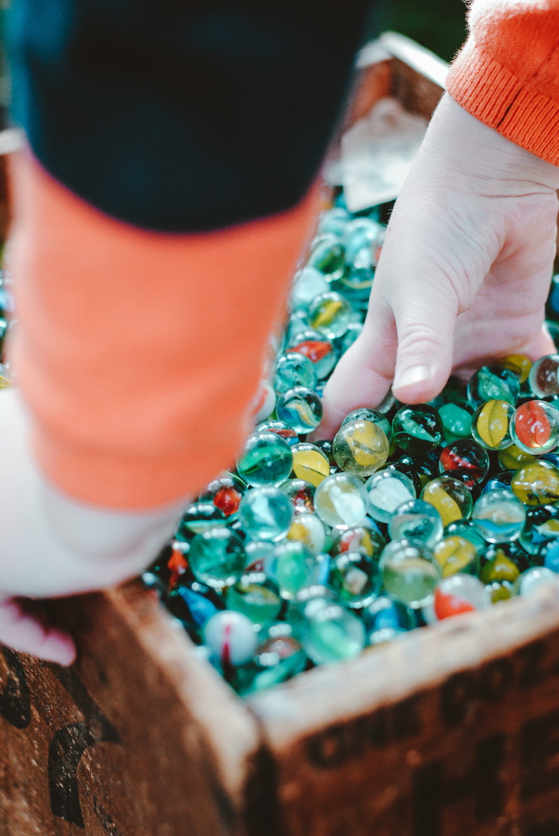 multi colored, 4K, selective focus, birthday cake, lot, day, bead, real people, leisure activity, high angle view, human hand, human, large group of objects