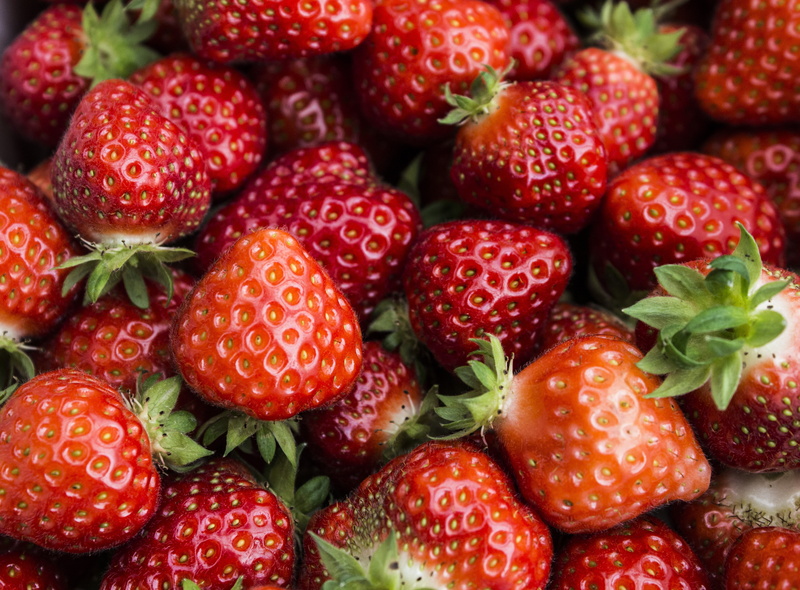 colorful, berry fruit, close-up, sweet, delicious, agriculture, red, juicy, vegetarian, market, nature, berry, still life, fresh, farm, no people, abundance