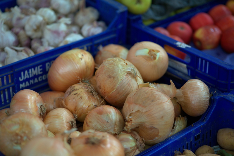 nature, cook, raw, sale, garlic, vegetable, kitchen, retail display, healthy, 5K, day, wellbeing, retail, healthy eating, close-up, food, onion, farmers local market