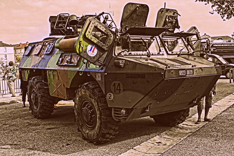 obsolete, land vehicle, brown, military, nature, city, run-down, field, transportation, communication, outdoors, tank, old, damaged, vehicle, junkyard