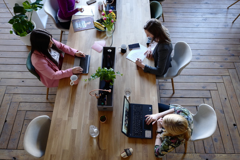 electronics, office, 5K, real people, seats, men, high angle view, contemporary, group of people, directly above, workspace, wood - material, indoors