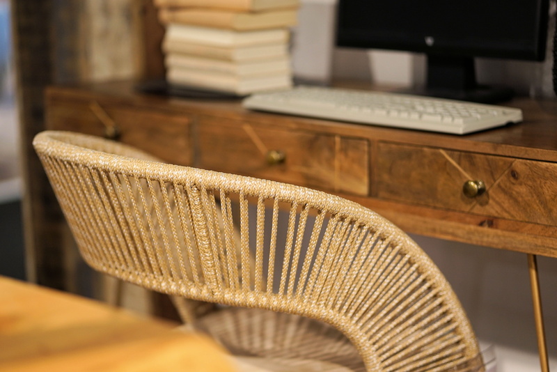 decoration, still life, desk, chair, computer, workplace, woods, craft, focus on foreground, no people, table, absence, indoors, within, business, wood - material