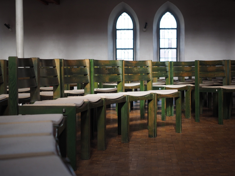 Seat, furniture pieces, Chairs, day, absence, arrangement, in a row, 4K, belief, indoors, furniture, table, empty, place of worship, religion, Sit, built structure
