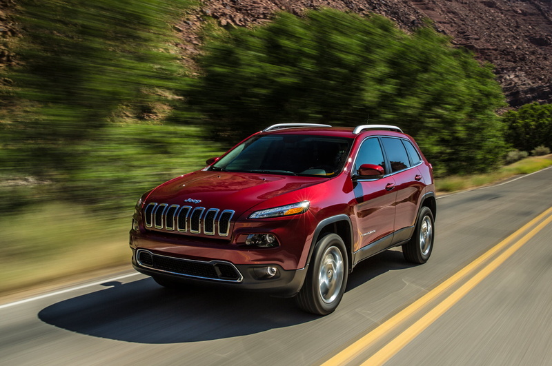 dirt Road, 4x4, 2014, editorial, no People, city, mode of transportation, outdoors, car, travel, blurred motion, modern, shiny, tree, jeep, headlight, traffic