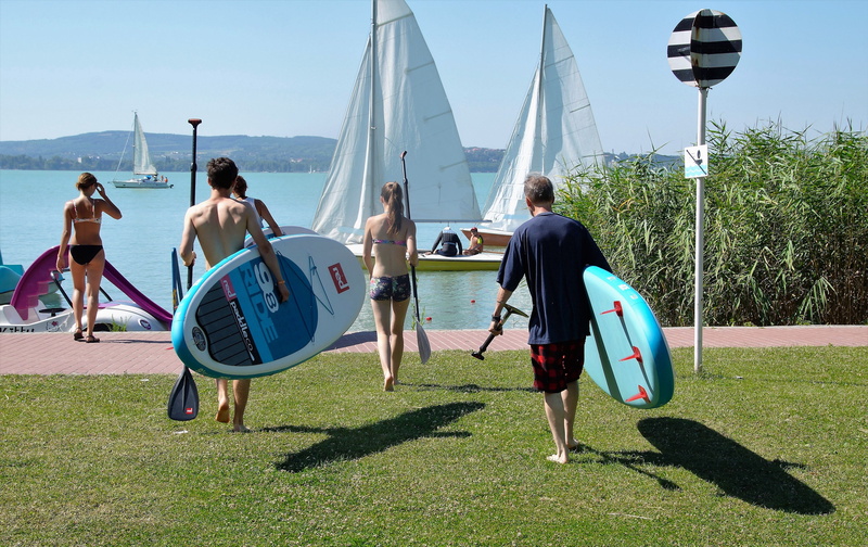 5K, full length, group of people, sunlight, nature, real people, stand up paddle, lake, sky, paddle boarding, paddle, paddling, sea, water, novelty, sunny