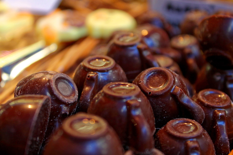 treat, large group of objects, container, freshness, cocoa, no people, delicious, chocolate background, abundance, choice, confection, selective focus