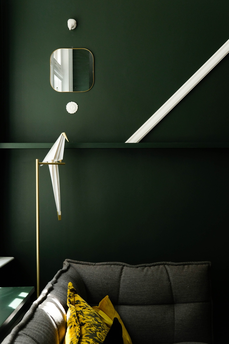 domestic room, style, shadow, sunlight, square, side table, coffee table, crown moulding, bedroom, warm, 5K, home interior, stylish, accessory, technology