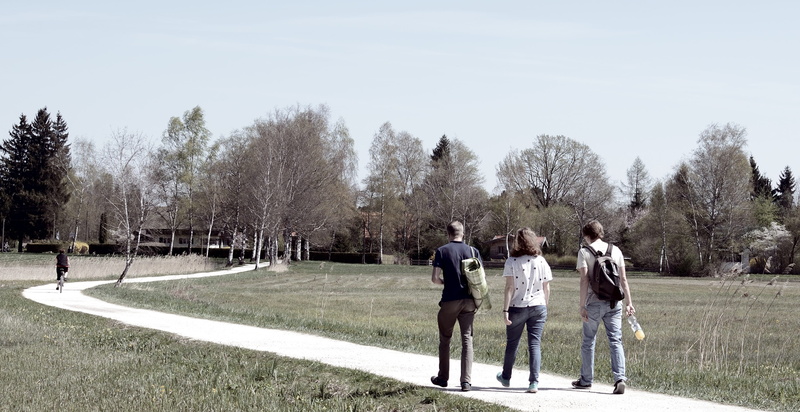 bare, day, young, 2K, walking, personal, trees, lifestyles, full length, real people, person, time, live, women, nature, go, walk, group, standing, together