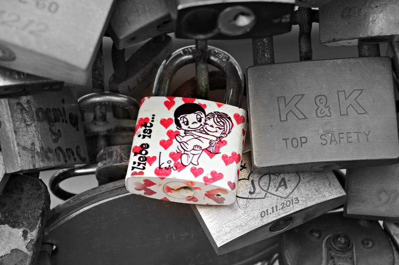 love lock, message, love, safety, promise, castles, focus on foreground, love locks, text, script, 5K, no people, metal, day, eternal love, white, security