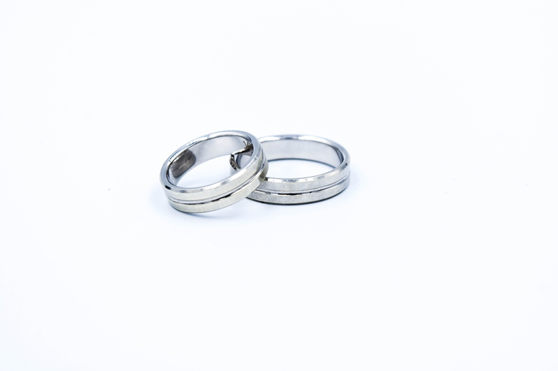 oath, marriage, silver - metal, love, 5K, gold, the jeweler, silver colored, no people, studio shot, white gold, copy space, personal accessory, white background