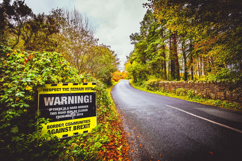 5K, leaf, tarmac, dirt road, curve, information sign, communication, nature, day, text, white, western script, guidance, yellow, outdoors, information