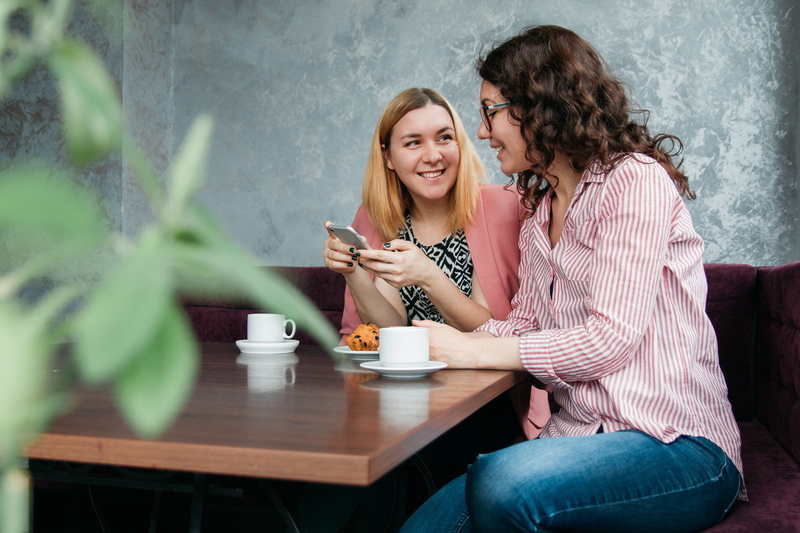 smiling, beautiful, table, smartphone, coffee, emotion, satisfied, conversation, coffee shop, sitting, wireless technology, funny, meeting, two people
