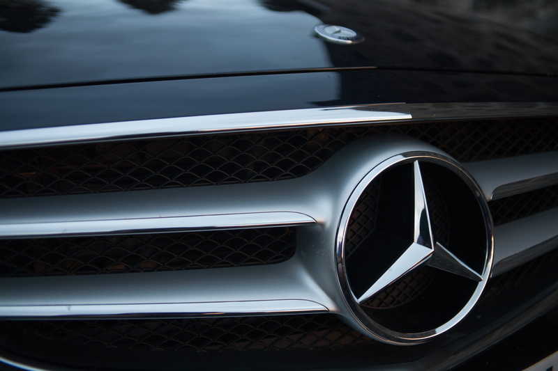 motor vehicle, headlight, lighting equipment, retro styled, mode of transportation, focus on foreground, 4K, mercedes benz, modern, car badge, land vehicle