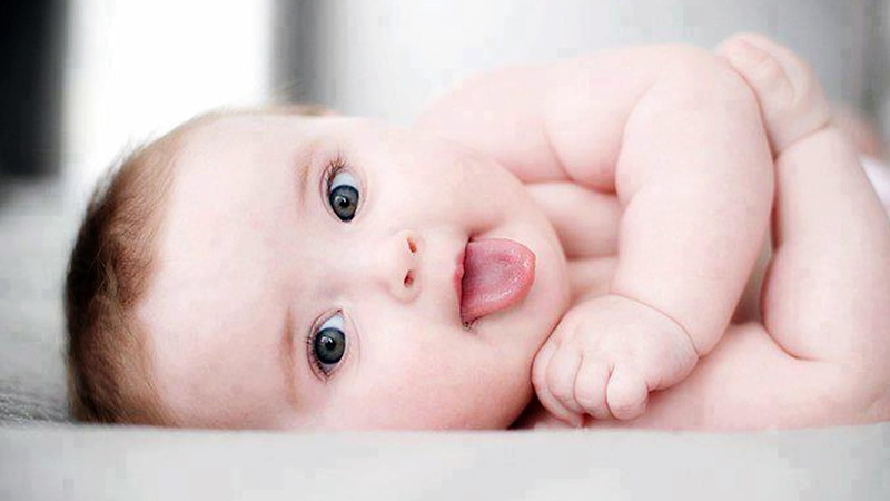 indoors, eye, looking at camera, emotion, human face, close-up, innocence, portrait, childhood, headshot, body part, 1080P, human body part, baby, young