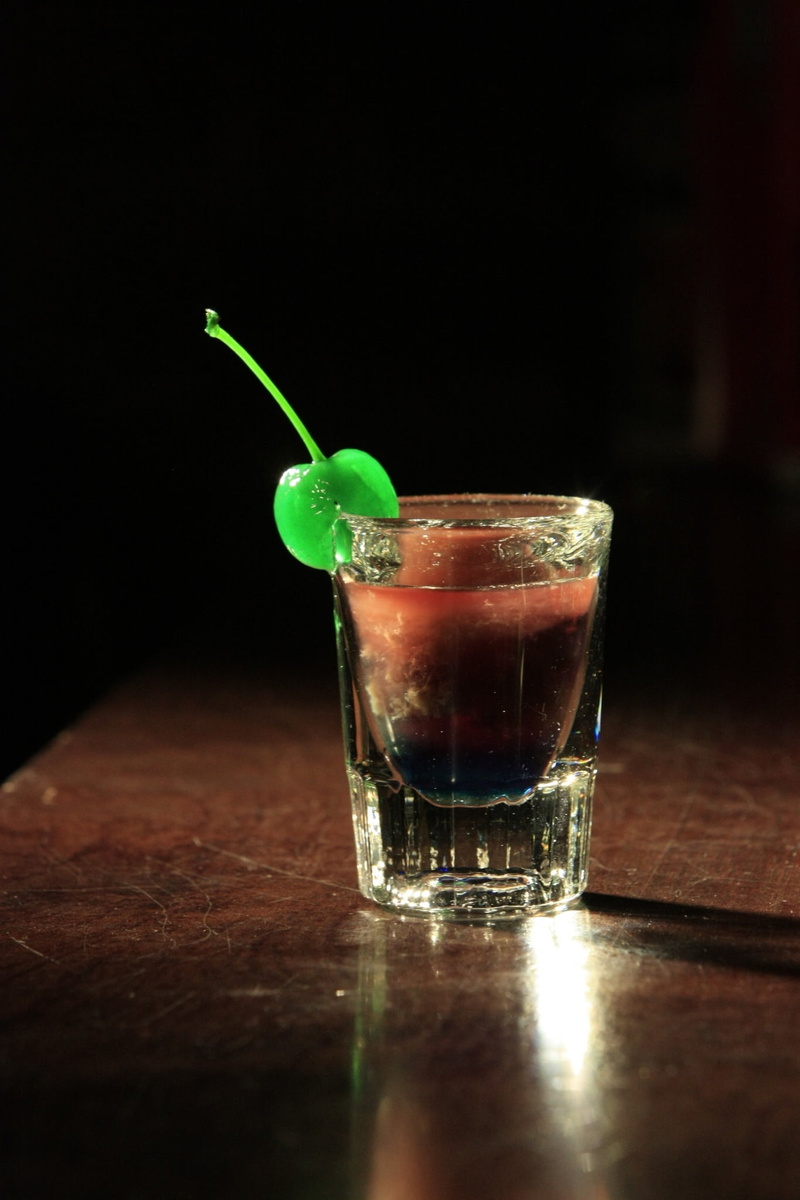 decoration, no people, green, pub, rock, shot, drink, nightlife, glass, wood - material, 1080P, household equipment, drinking straw, cherry, mojito, party