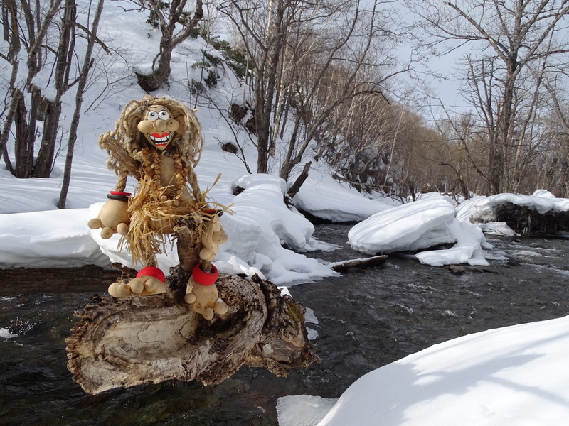 old tree, folk toys, wooden toy, cold temperature, winter, 2K, stroll, tree, statue, creativity, dancer, baby doll, papuan, guardian, human representation