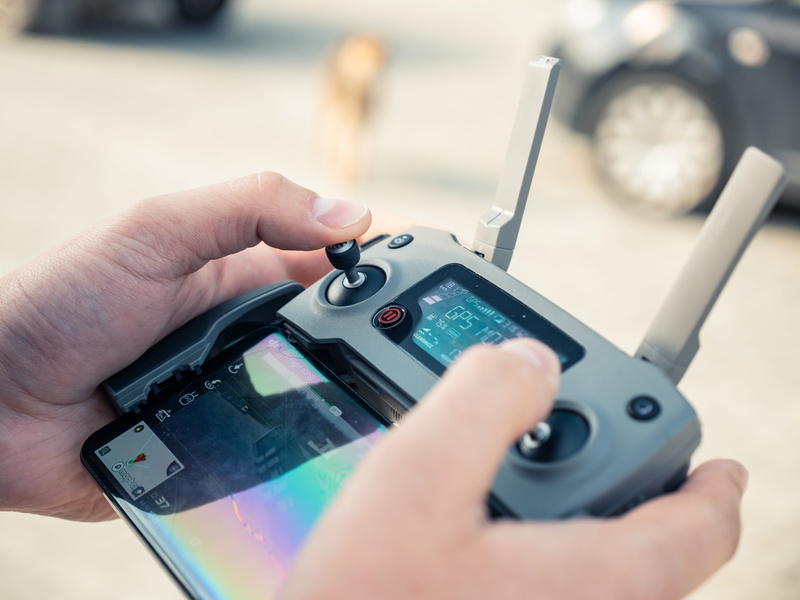portable information device, finger, person, set, connecting, dji mavic pro, drone, recreation, selective focus, dji, controller, screen, human body part