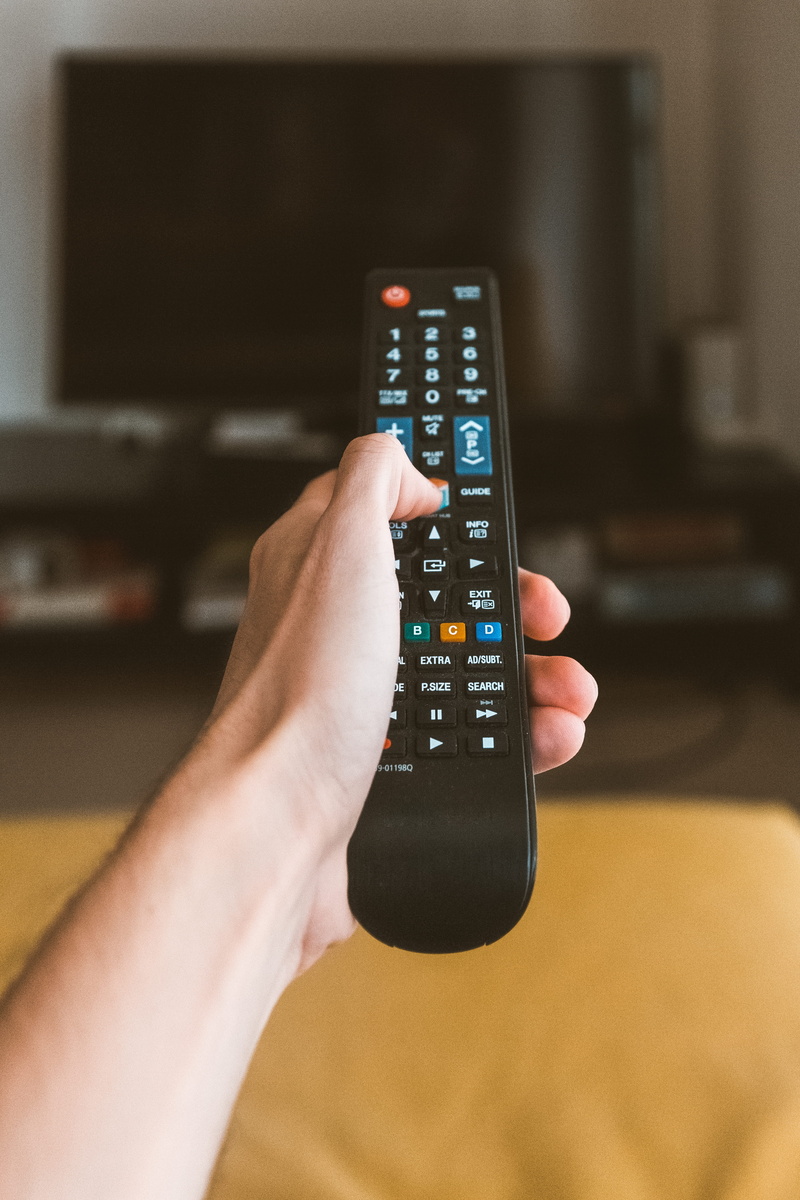 4K, holding, leisure activity, connection, portable, real people, remote control, wireless technology, communication, remote, telephone, lifestyles, hand