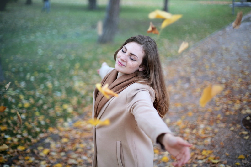autumn, young adult, garden, girl, outdoor, leisure activity, open, beautiful, person, park, wind, 5K, smiling, woman, one person, outdoors, dom, cute