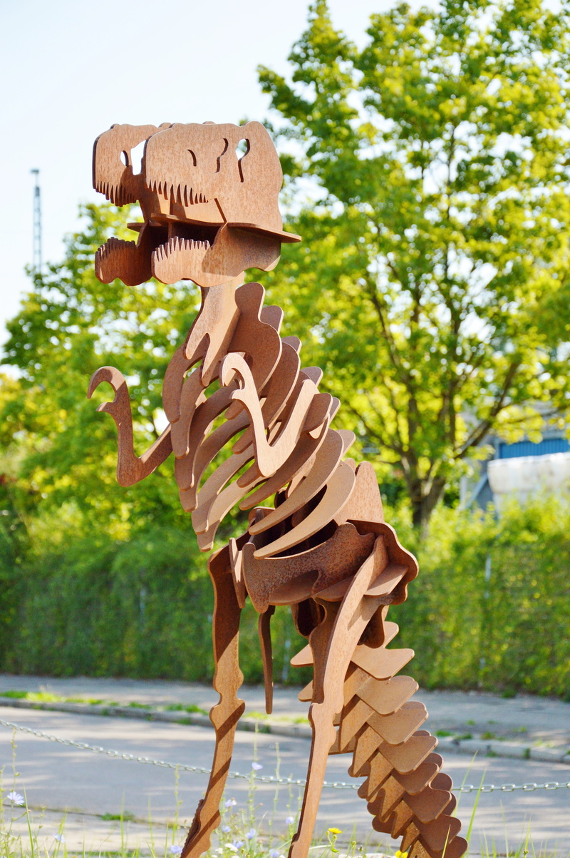 close-up, tree, metal, animal themes, craft, representation, carnivorous dinosaurs, plant, predator, creativity, focus on foreground, giant lizard, tyrannosaurus rex