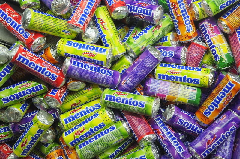 no people, mentos, candy, cinnamon, large group of objects, diet, sweet, consumerism, strawberry, backgrounds, food, full frame, close-up, indoors, non-western script