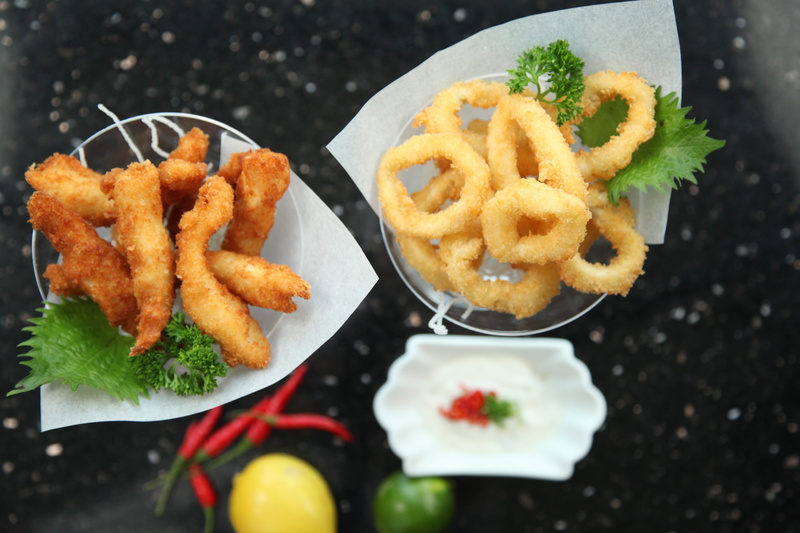 dip, fast food, calamares, snacks, freshness, indoors, no people, vegetable, potato, food, french fries, temptation, close-up, calamari, snack, fried chicken fingers