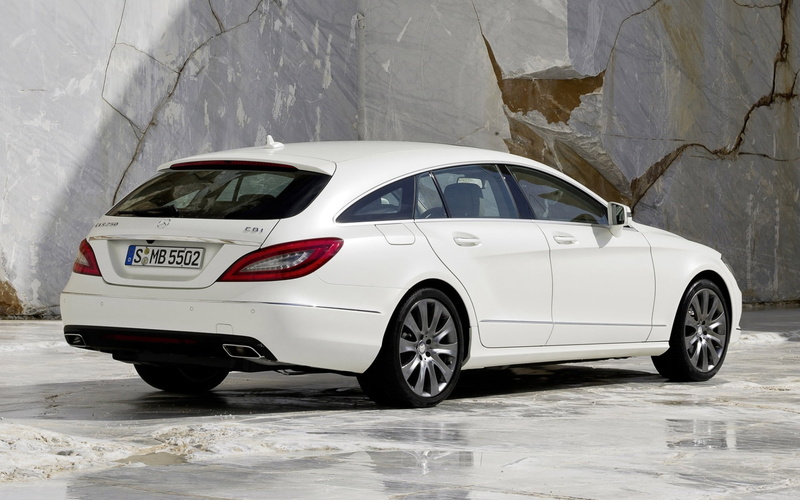 traffic, rear view, mode of Transport, power, mercedes, editorial, transportation, sports Utility Vehicle, stationary, urban Scene, car, mode of transportation